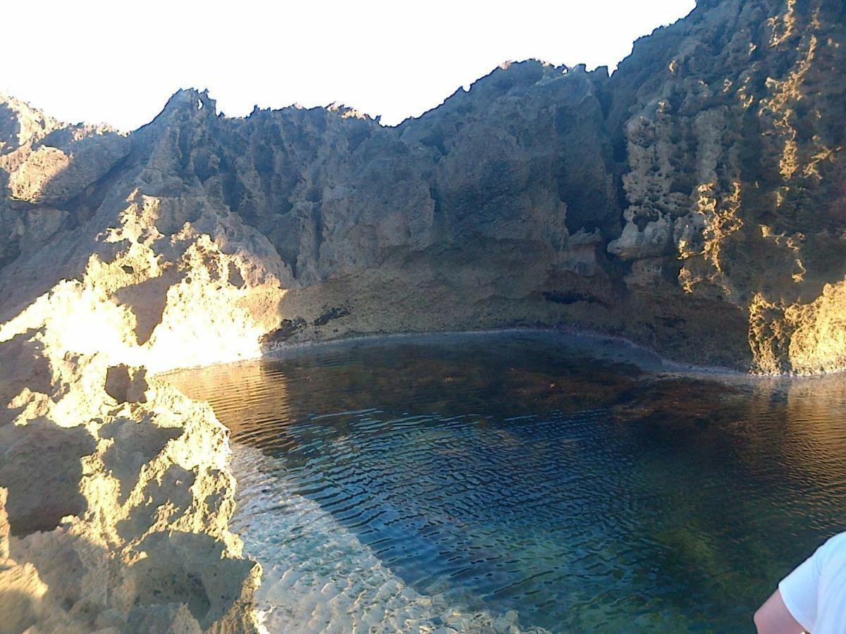 Vila Dis Al Oubosrand Exteriér fotografie