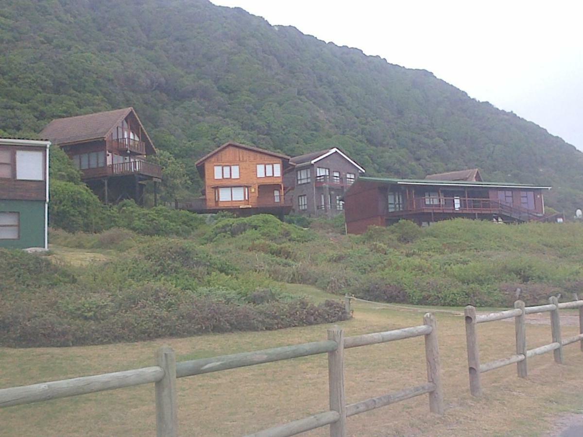 Vila Dis Al Oubosrand Exteriér fotografie