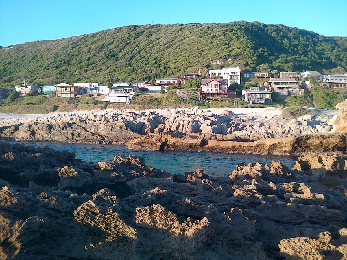 Vila Dis Al Oubosrand Exteriér fotografie